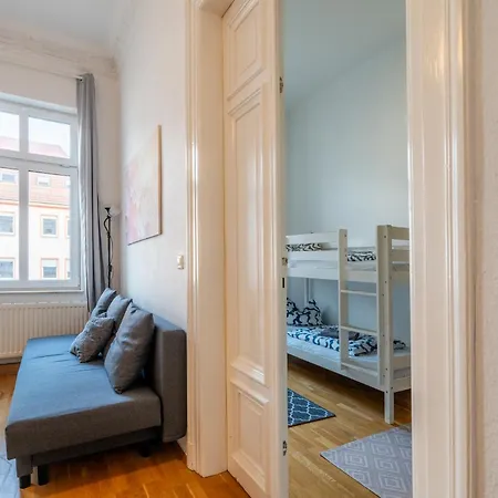 Traumhafte Jugendstilwohnung In Zentraler Lage