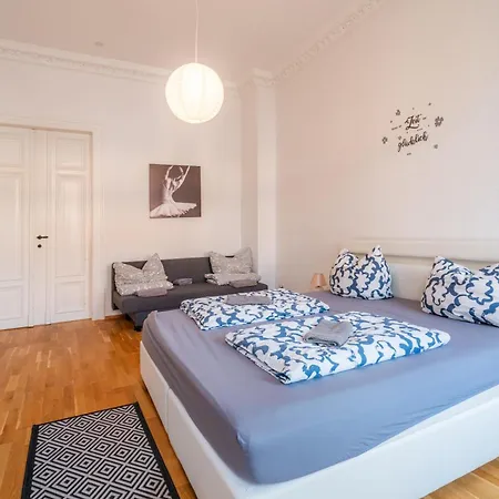 Traumhafte Jugendstilwohnung In Zentraler Lage Apartment