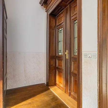 Apartment Traumhafte Jugendstilwohnung In Zentraler Lage *