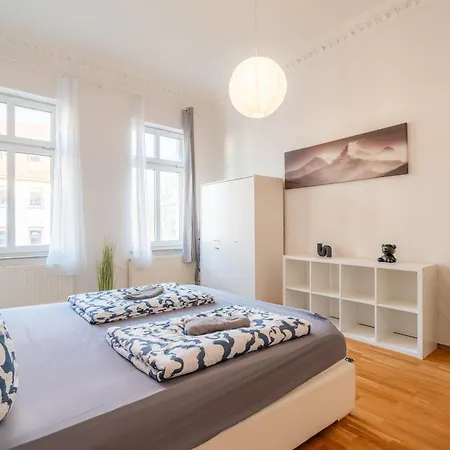 Traumhafte Jugendstilwohnung In Zentraler Lage