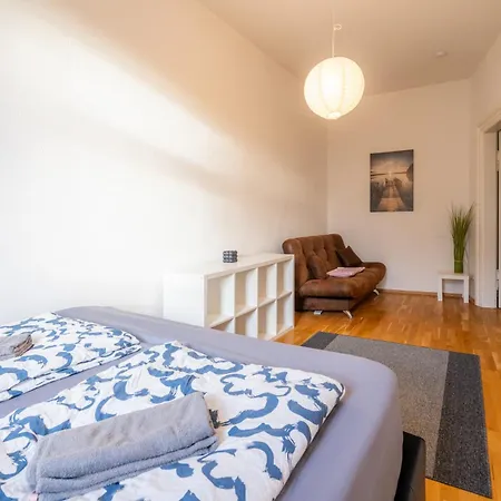 Traumhafte Jugendstilwohnung In Zentraler Lage *