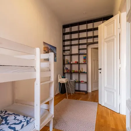 Traumhafte Jugendstilwohnung In Zentraler Lage Apartment