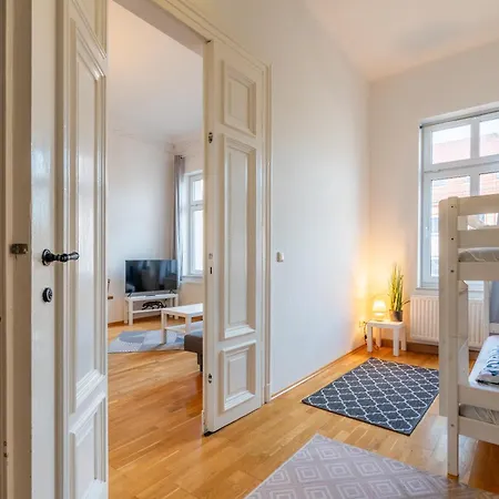 Traumhafte Jugendstilwohnung In Zentraler Lage