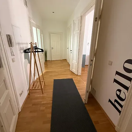 Apartment Traumhafte Jugendstilwohnung In Zentraler Lage *